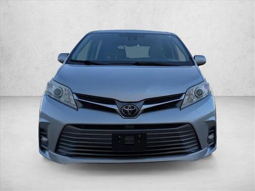 2020 Toyota Sienna XLE