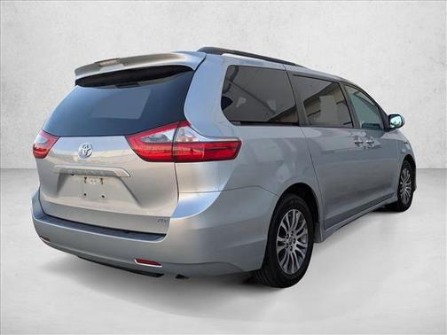 2020 Toyota Sienna XLE