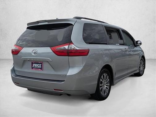2020 Toyota Sienna XLE