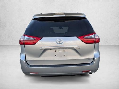 2020 Toyota Sienna XLE