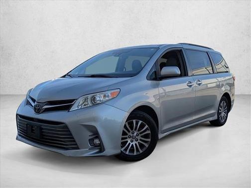 2020 Toyota Sienna XLE