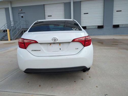 Super White 2018 Toyota Corolla LE