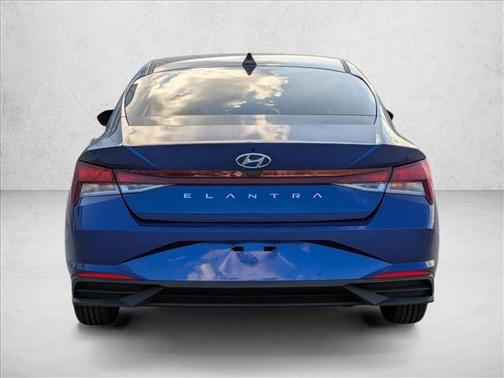 2021 Hyundai ELANTRA SE