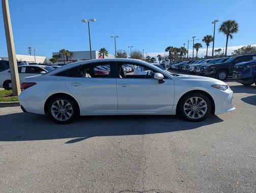 2022 Toyota Avalon XLE