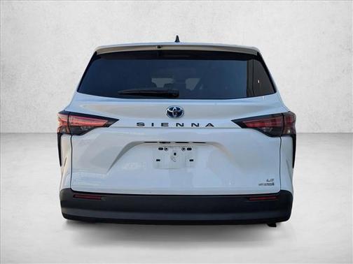 2022 Toyota Sienna LE