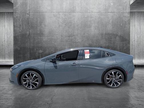 2025 Toyota Prius L