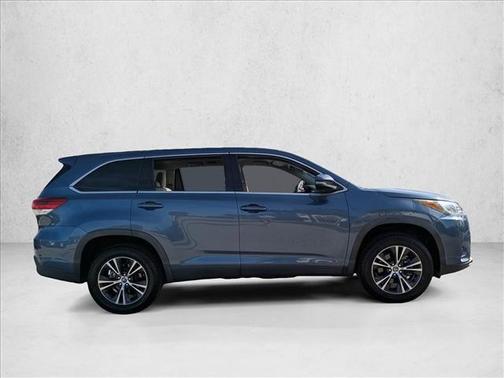 2019 Toyota Highlander LE I4