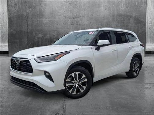 2024 Toyota Highlander XLE