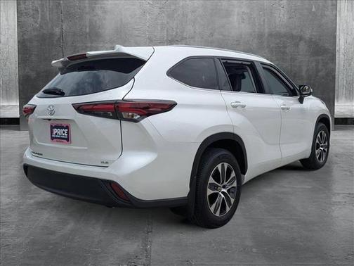 2024 Toyota Highlander XLE