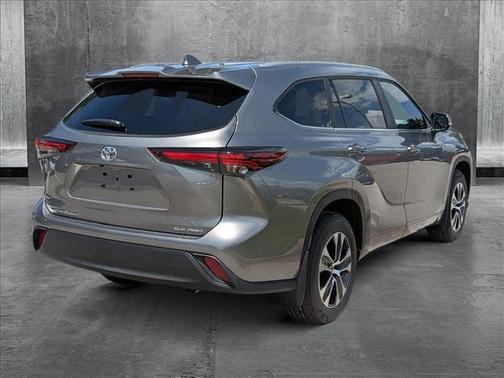 2025 Toyota Highlander XLE
