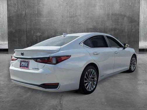 2022 Lexus ES 300h Ultra Luxury