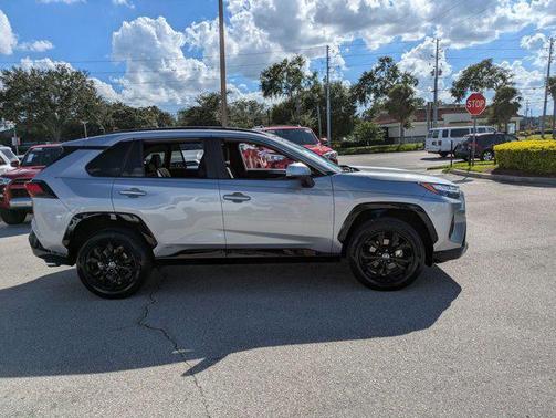 2022 Toyota RAV4 Hybrid SE