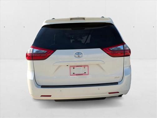 2020 Toyota Sienna XLE