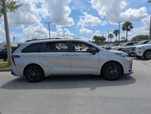 2024 Toyota Sienna XSE 7 Passenger