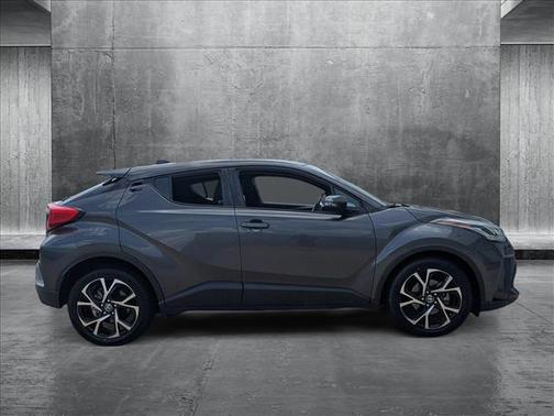 2022 Toyota C-HR XLE