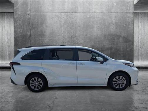 2023 Toyota Sienna XLE 8 Passenger