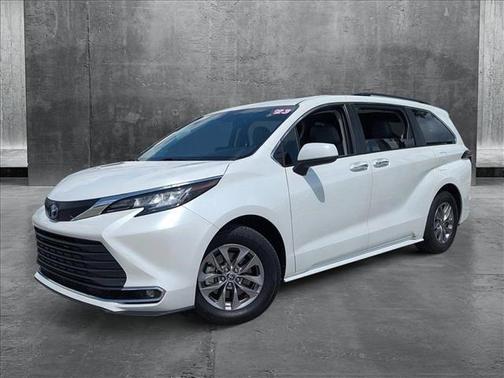 2023 Toyota Sienna XLE 8 Passenger