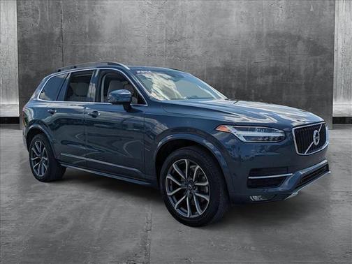 2019 Volvo XC90 T6 Momentum