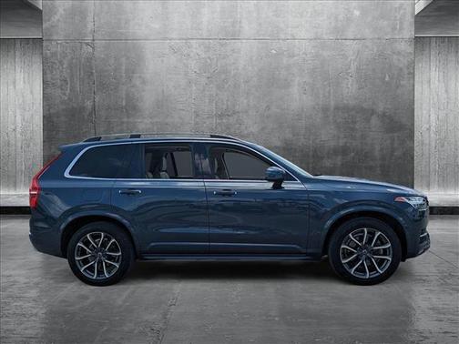 2019 Volvo XC90 T6 Momentum