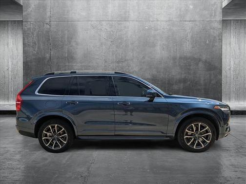 2019 Volvo XC90 T6 Momentum