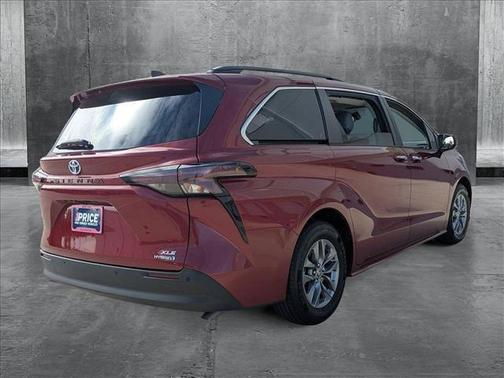 2023 Toyota Sienna XLE 8 Passenger