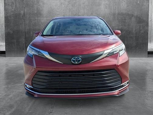 2023 Toyota Sienna XLE 8 Passenger