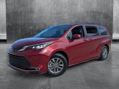 2023 Toyota Sienna XLE 8 Passenger