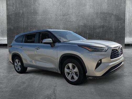 2023 Toyota Highlander LE