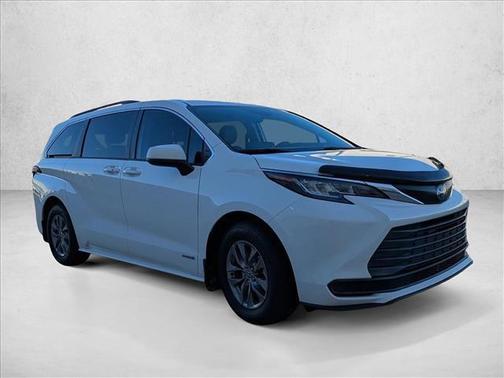 2021 Toyota Sienna LE