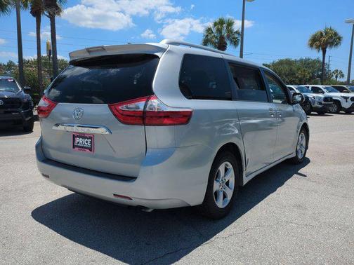 Silver Sky Metallic 2018 Toyota Sienna LE