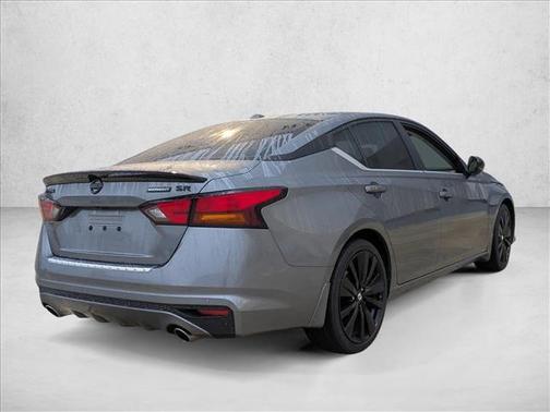 2022 Nissan Altima SR FWD