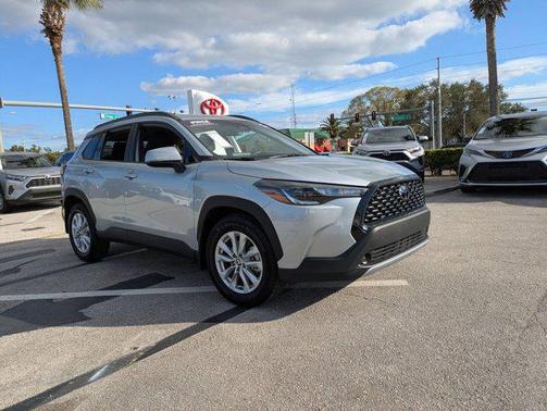 2024 Toyota Corolla Cross LE