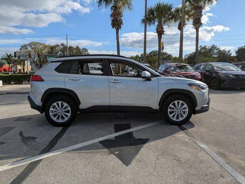 2024 Toyota Corolla Cross LE