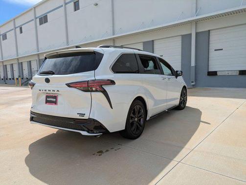 2023 Toyota Sienna XSE 7 Passenger