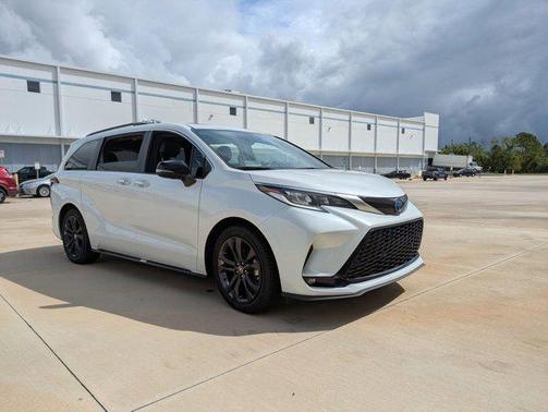 2023 Toyota Sienna XSE 7 Passenger