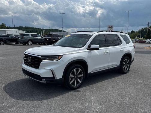 White 2025 Honda Pilot Sport