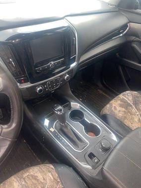 Summit White 2018 Chevrolet Traverse LT Cloth