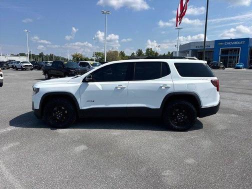 Summit White 2022 GMC Acadia AT4