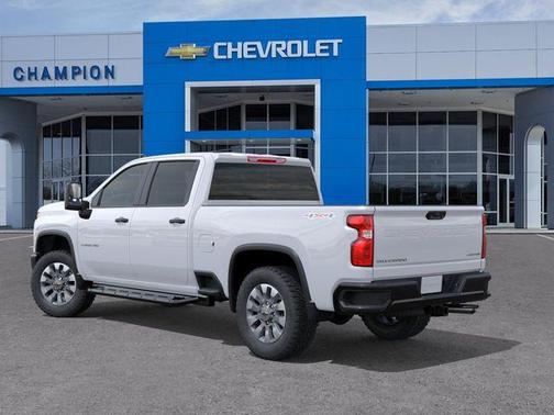 Summit White 2026 Chevrolet Silverado 2500 Custom