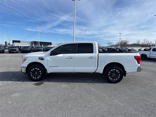 2017 Nissan Titan SV