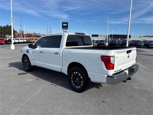 2017 Nissan Titan SV