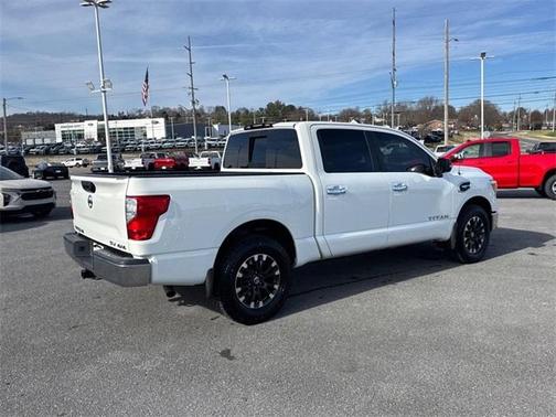 2017 Nissan Titan SV