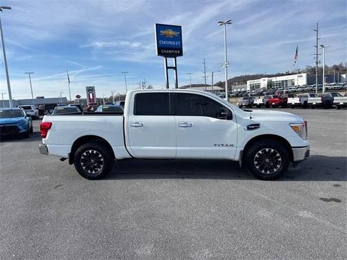 2017 Nissan Titan SV