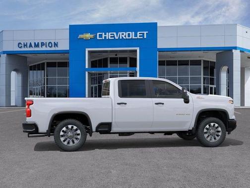 Summit White 2026 Chevrolet Silverado 2500 Custom