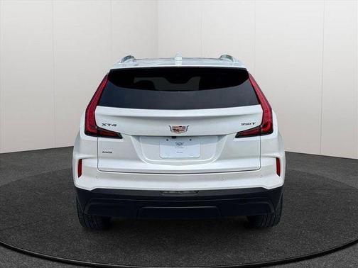 Crystal White 2024 Cadillac XT4 Luxury