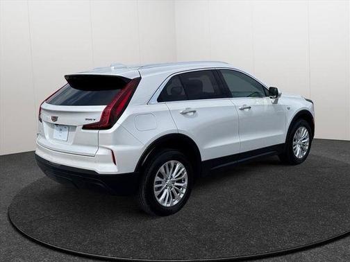 Crystal White 2024 Cadillac XT4 Luxury