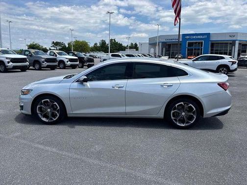 Silver Ice Metallic 2021 Chevrolet Malibu LT