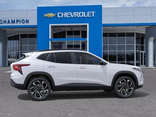 Summit White 2026 Chevrolet Trax 2RS