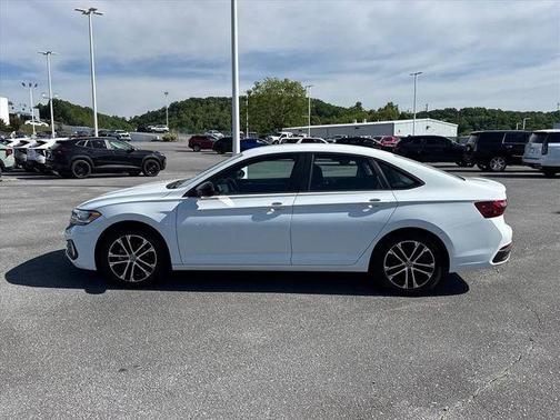 Pure White 2022 Volkswagen Jetta 1.5T Sport