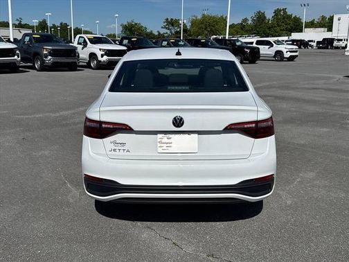 Pure White 2022 Volkswagen Jetta 1.5T Sport